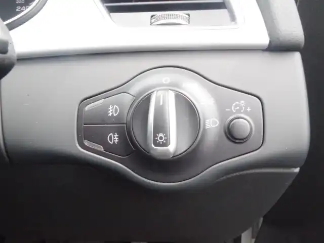 アウディ Ａ４ アバント 2．0 TFSIクワトロ 岩手県 2016(平28)年 5.1万km グレイシアホワイトメタリック アダプティブクルーズ/Audiブレーキプレワーニング/サイドアシスト /レーンアシスト/純正MMIナビ/フルセグTV/バックカメラ/パーキングエイド/アドバンストキー /ETC/黒革シート/パワーシート/シートヒーター/パワーテールゲート/キセノンライト