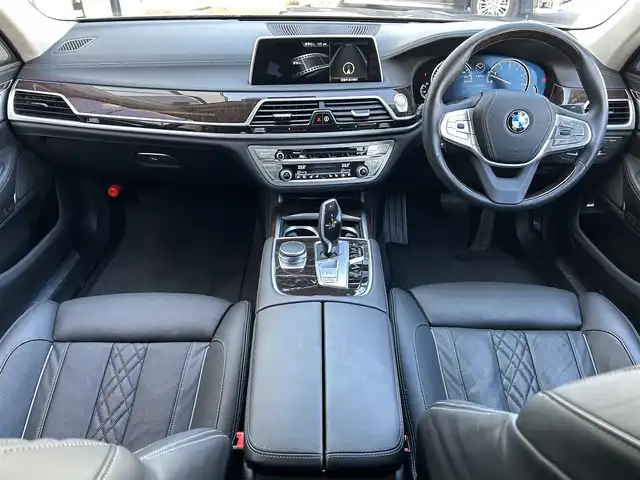 ＢＭＷ ７４０ｉ エクセレンス 宮城県 2017(平29)年 1.9万km グレー 登録時走行距離19778km/サンルーフ/harman/kardonサウンドシステム/純正ナビ/・CD/DVD/BT/フルセグTV/全方位カメラ/電動トランク/レーダークルーズコントロール/LEDオートライト/アンビエントライト/レザーシート/パワーシート/シートヒーター/エアシート/純正20インチAW/パドルシフト/ステアリングスイッチ/プッシュスタート/ETC/禁煙車