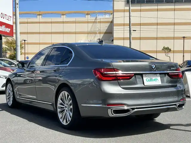 ＢＭＷ ７４０ｉ エクセレンス 宮城県 2017(平29)年 1.9万km グレー 登録時走行距離19778km/サンルーフ/harman/kardonサウンドシステム/純正ナビ/・CD/DVD/BT/フルセグTV/全方位カメラ/電動トランク/レーダークルーズコントロール/LEDオートライト/アンビエントライト/レザーシート/パワーシート/シートヒーター/エアシート/純正20インチAW/パドルシフト/ステアリングスイッチ/プッシュスタート/ETC/禁煙車