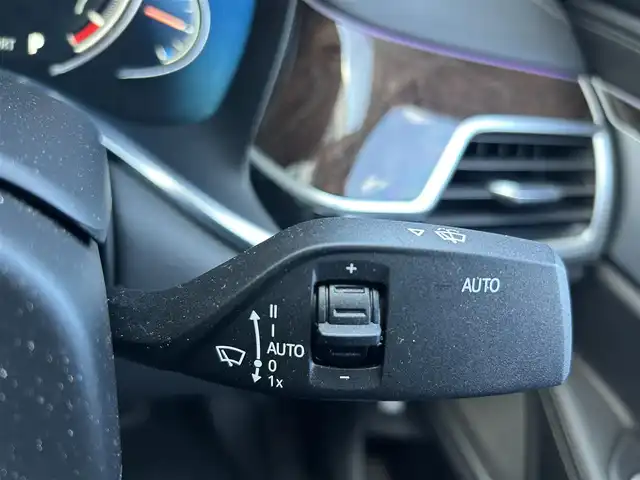 ＢＭＷ ７４０ｉ エクセレンス 宮城県 2017(平29)年 1.9万km グレー 登録時走行距離19778km/サンルーフ/harman/kardonサウンドシステム/純正ナビ/・CD/DVD/BT/フルセグTV/全方位カメラ/電動トランク/レーダークルーズコントロール/LEDオートライト/アンビエントライト/レザーシート/パワーシート/シートヒーター/エアシート/純正20インチAW/パドルシフト/ステアリングスイッチ/プッシュスタート/ETC/禁煙車