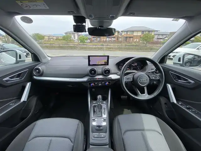 アウディ Ｑ２ 30TFSIスポーツ 福岡県 2019(平31)年 3万km グレイシアホワイトメタリック ・アダプティブクルーズコントロール/・純正メモリーナビ/USB/Bluetooth/AUX/CD/・バックカメラ/・シートヒーター/・社外ドライブレコーダー/・フルセグ/・ETC/・純正17AW/・プッシュスタート/・パーキングアシスト/・アイドリングストップ/・スマートキー/・レーンキープアシスト/・オートライト/・LEDライト