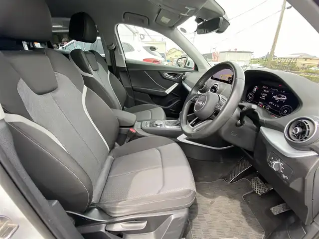 アウディ Ｑ２ 30TFSIスポーツ 福岡県 2019(平31)年 3万km グレイシアホワイトメタリック ・アダプティブクルーズコントロール/・純正メモリーナビ/USB/Bluetooth/AUX/CD/・バックカメラ/・シートヒーター/・社外ドライブレコーダー/・フルセグ/・ETC/・純正17AW/・プッシュスタート/・パーキングアシスト/・アイドリングストップ/・スマートキー/・レーンキープアシスト/・オートライト/・LEDライト