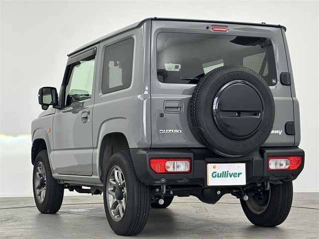 スズキ ジムニー XC 愛知県 2024(令6)年 1.7万km ミディアムグレー 4WD/インタークーラー付ターボ/純正8インチSDナビ/フルセグTV/ドライブレコーダー/デジタルインナーミラー/ETC/ステアリングリモコン/クルーズコントロール/アイドリングストップ/フルフラットシート/シートヒーター/背面タイヤ/純正センターホイールキャップ/コーナーセンサー/デュアルセンサーブレーキサポート/誤発信抑制機能/車線逸脱警報機能/取扱説明書/保証書/スマートキー/スペアキー