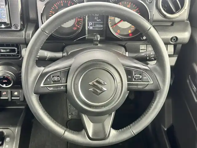 スズキ ジムニー XC 愛知県 2024(令6)年 1.7万km ミディアムグレー 4WD/インタークーラー付ターボ/純正8インチSDナビ/フルセグTV/ドライブレコーダー/デジタルインナーミラー/ETC/ステアリングリモコン/クルーズコントロール/アイドリングストップ/フルフラットシート/シートヒーター/背面タイヤ/純正センターホイールキャップ/コーナーセンサー/デュアルセンサーブレーキサポート/誤発信抑制機能/車線逸脱警報機能/取扱説明書/保証書/スマートキー/スペアキー