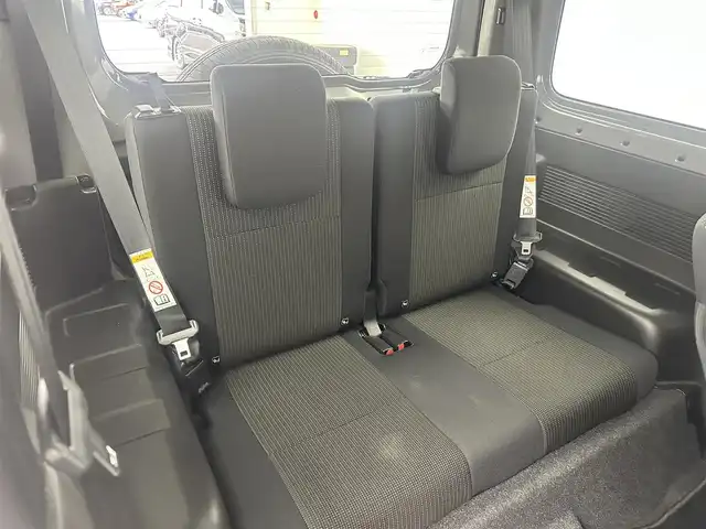 スズキ ジムニー XC 愛知県 2024(令6)年 1.7万km ミディアムグレー 4WD/インタークーラー付ターボ/純正8インチSDナビ/フルセグTV/ドライブレコーダー/デジタルインナーミラー/ETC/ステアリングリモコン/クルーズコントロール/アイドリングストップ/フルフラットシート/シートヒーター/背面タイヤ/純正センターホイールキャップ/コーナーセンサー/デュアルセンサーブレーキサポート/誤発信抑制機能/車線逸脱警報機能/取扱説明書/保証書/スマートキー/スペアキー