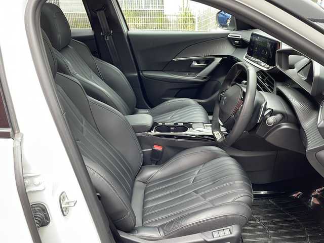 プジョー ２００８ GTパック ブルー HDi 宮崎県 2022(令4)年 2.9万km 白Ⅱ 純正オーディオ/BT/USB/AMFM/ETC/バックカメラ/サンルーフ/ブラックレザーシート/シートヒーター/D席パワーシート/パドルシフト/ドライブレコーダー/追従クルーズコントロール