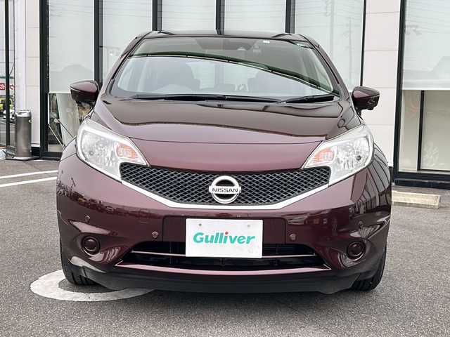 日産 ノート X 岐阜県 2016(平28)年 0.5万km フランボワーズレッド 純正ＳＤナビ　/全方位カメラ　/前後ドライブレコーダー　/横滑り防止装置　/レーンキープアシスト　/衝突軽減システム　/前後コーナーセンサー　/アイドリングストップ　/プッシュスタート　/スマートキー　/純正フロアマット/オートライト