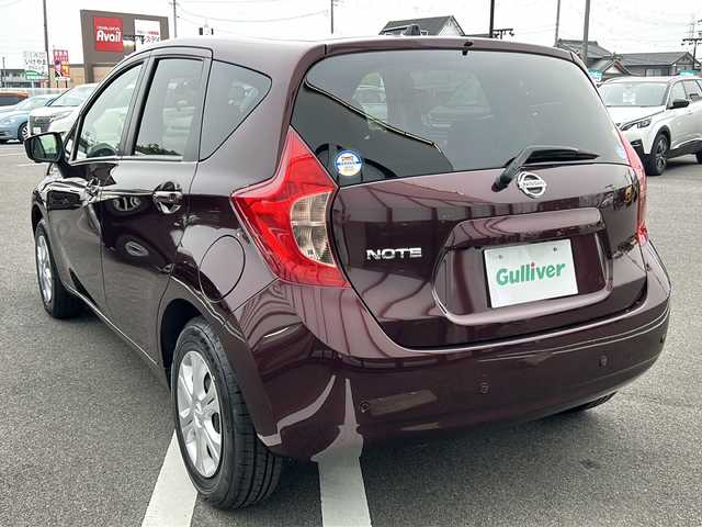 日産 ノート X 岐阜県 2016(平28)年 0.5万km フランボワーズレッド 純正ＳＤナビ　/全方位カメラ　/前後ドライブレコーダー　/横滑り防止装置　/レーンキープアシスト　/衝突軽減システム　/前後コーナーセンサー　/アイドリングストップ　/プッシュスタート　/スマートキー　/純正フロアマット/オートライト