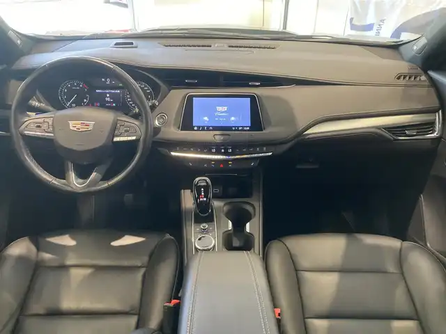 キャデラック ＸＴ４ プレミアム 熊本県 2021(令3)年 3.5万km 黒 ・スマートキー/・プッシュスタート/・前面衝突警告ブレーキ/・レーンキープアシスト/・リアクロストラフィックアラート/・リア歩行書検知/・パーキングセンサー/・オートハイビーム/・クルーズコントロール(追従式)/・黒革シート/・前席パワーシート/・全席シートヒーター /・純正ディスプレイオーディオ/　【Bluetooth・USB・AppleCarPlay・AndroidAuto】/・全方位カメラ/・ETC/・ドライブレコーダー(全方位録画)/・デジタルインナーミラー/・パワーバックドア/・LEDヘッドランプ/・純正マット/・保証書/取説