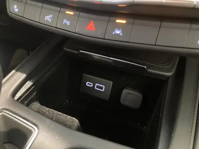 キャデラック ＸＴ４ プレミアム 熊本県 2021(令3)年 3.5万km 黒 ・スマートキー/・プッシュスタート/・前面衝突警告ブレーキ/・レーンキープアシスト/・リアクロストラフィックアラート/・リア歩行書検知/・パーキングセンサー/・オートハイビーム/・クルーズコントロール(追従式)/・黒革シート/・前席パワーシート/・全席シートヒーター /・純正ディスプレイオーディオ/　【Bluetooth・USB・AppleCarPlay・AndroidAuto】/・全方位カメラ/・ETC/・ドライブレコーダー(全方位録画)/・デジタルインナーミラー/・パワーバックドア/・LEDヘッドランプ/・純正マット/・保証書/取説