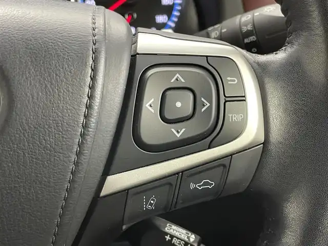 トヨタ ハリアー プレミアム 埼玉県 2017(平29)年 4.9万km スパークリングブラックパールクリスタルシャイン 純正9インチＳＤナビ/ CD DVD Bluetooth USB HDMI SD 地デジTV/バックカメラ/プリクラッシュセーフティ/アイドリングストップ/パワーバックドア/レーダークルーズコントロール/オートＬＥＤライト/オートハイビーム/ビルトインＥＴＣ２．０/パワーシート/純正18インチアルミホイール