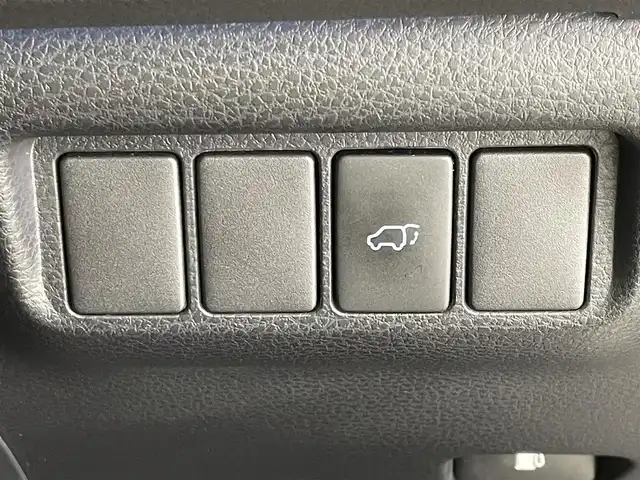 トヨタ ハリアー プレミアム 埼玉県 2017(平29)年 4.9万km スパークリングブラックパールクリスタルシャイン 純正9インチＳＤナビ/ CD DVD Bluetooth USB HDMI SD 地デジTV/バックカメラ/プリクラッシュセーフティ/アイドリングストップ/パワーバックドア/レーダークルーズコントロール/オートＬＥＤライト/オートハイビーム/ビルトインＥＴＣ２．０/パワーシート/純正18インチアルミホイール