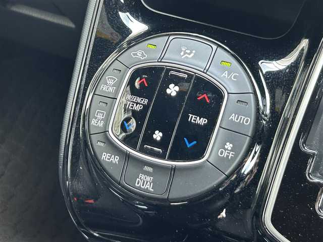 トヨタ ヴォクシー ZS 静岡県 2020(令2)年 3.7万km ブラッキッシュアゲハガラスフレーク ７人乗り/トヨタセーフティセンス/純正１０型ＳＤナビ/フルセグＴＶ/１２．１型後席モニター/ＢＴオーディオ/ドラレコ/ビルトインＥＴＣ２．０/バックカメラ/両側電動スライドドア/ＬＥＤオートライト/純正１６ＡＷ