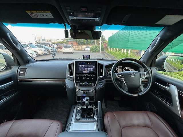 トヨタ ランドクルーザー ZX 茨城県 2018(平30)年 1.7万km アティチュードブラックマイカ モデリスタエアロ、マフラー/サンルーフ/純正メーカーOPナビ/CD/DVD/Bluetooth/フルセグ/バックカメラ/トヨタセーフティセンス/・プリクラッシュセーフティ/・レーンディパーチャーアラート/・オートマチックハイビーム/・レーダークルーズコントロール/ブラインドスポットモニター/クリアランスソナー/社外レーダー/ビルトインETC2.0/前方ドライブレコーダー/パワーバックドア/全席パワーシート/前席シートヒーター/エアシート/純正20インチAW/オートライト/LEDヘッドライト