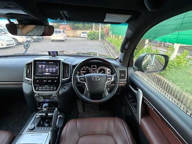 トヨタ ランドクルーザー ZX 茨城県 2018(平30)年 1.7万km アティチュードブラックマイカ モデリスタエアロ、マフラー/サンルーフ/純正メーカーOPナビ/CD/DVD/Bluetooth/フルセグ/バックカメラ/トヨタセーフティセンス/・プリクラッシュセーフティ/・レーンディパーチャーアラート/・オートマチックハイビーム/・レーダークルーズコントロール/ブラインドスポットモニター/クリアランスソナー/社外レーダー/ビルトインETC2.0/前方ドライブレコーダー/パワーバックドア/全席パワーシート/前席シートヒーター/エアシート/純正20インチAW/オートライト/LEDヘッドライト
