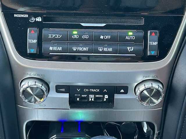 トヨタ ランドクルーザー ZX 茨城県 2018(平30)年 1.7万km アティチュードブラックマイカ モデリスタエアロ、マフラー/サンルーフ/純正メーカーOPナビ/CD/DVD/Bluetooth/フルセグ/バックカメラ/トヨタセーフティセンス/・プリクラッシュセーフティ/・レーンディパーチャーアラート/・オートマチックハイビーム/・レーダークルーズコントロール/ブラインドスポットモニター/クリアランスソナー/社外レーダー/ビルトインETC2.0/前方ドライブレコーダー/パワーバックドア/全席パワーシート/前席シートヒーター/エアシート/純正20インチAW/オートライト/LEDヘッドライト