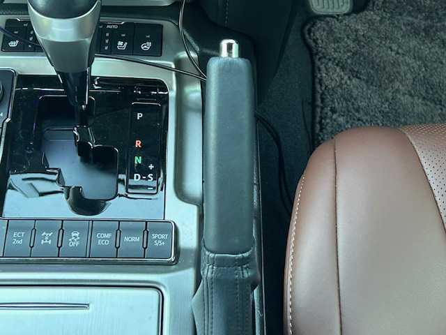 トヨタ ランドクルーザー ZX 茨城県 2018(平30)年 1.7万km アティチュードブラックマイカ モデリスタエアロ、マフラー/サンルーフ/純正メーカーOPナビ/CD/DVD/Bluetooth/フルセグ/バックカメラ/トヨタセーフティセンス/・プリクラッシュセーフティ/・レーンディパーチャーアラート/・オートマチックハイビーム/・レーダークルーズコントロール/ブラインドスポットモニター/クリアランスソナー/社外レーダー/ビルトインETC2.0/前方ドライブレコーダー/パワーバックドア/全席パワーシート/前席シートヒーター/エアシート/純正20インチAW/オートライト/LEDヘッドライト