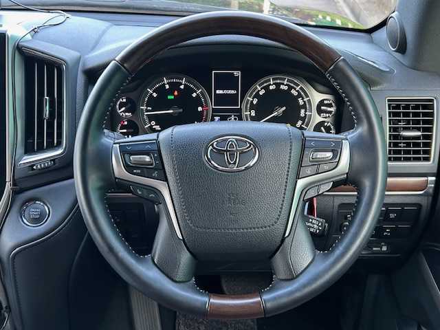 トヨタ ランドクルーザー ZX 茨城県 2018(平30)年 1.7万km アティチュードブラックマイカ モデリスタエアロ、マフラー/サンルーフ/純正メーカーOPナビ/CD/DVD/Bluetooth/フルセグ/バックカメラ/トヨタセーフティセンス/・プリクラッシュセーフティ/・レーンディパーチャーアラート/・オートマチックハイビーム/・レーダークルーズコントロール/ブラインドスポットモニター/クリアランスソナー/社外レーダー/ビルトインETC2.0/前方ドライブレコーダー/パワーバックドア/全席パワーシート/前席シートヒーター/エアシート/純正20インチAW/オートライト/LEDヘッドライト