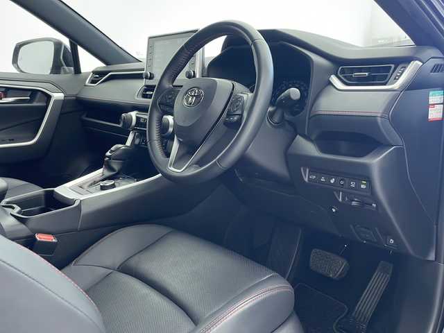 トヨタ ＲＡＶ４ ＰＨＶ G Z 沖縄県 2021(令3)年 5万km アティチュードブラックマイカ 純正9インチディスプレイオーディオ/ナビ/Bluetooth接続/フルセグTV/USB/パノラミックビューモニター/ビルトインETC/ドライブレコーダー（DC-DR652）/デジタルインナーミラー/プリクラッシュセーフティ/レーダークルーズコントロール/レーンキープアシスト/クリアランスソナー/ブラインドスポットモニター/パワーバックドア/合皮シート/前席パワーシート/前席シートヒーター/前席シートエアコン/純正18インチAW/純正フロアマット/プッシュスタート/スマートキー