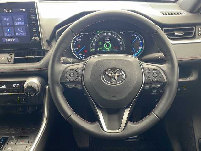 トヨタ ＲＡＶ４ ＰＨＶ G Z 沖縄県 2021(令3)年 5万km アティチュードブラックマイカ 純正9インチディスプレイオーディオ/ナビ/Bluetooth接続/フルセグTV/USB/パノラミックビューモニター/ビルトインETC/ドライブレコーダー（DC-DR652）/デジタルインナーミラー/プリクラッシュセーフティ/レーダークルーズコントロール/レーンキープアシスト/クリアランスソナー/ブラインドスポットモニター/パワーバックドア/合皮シート/前席パワーシート/前席シートヒーター/前席シートエアコン/純正18インチAW/純正フロアマット/プッシュスタート/スマートキー