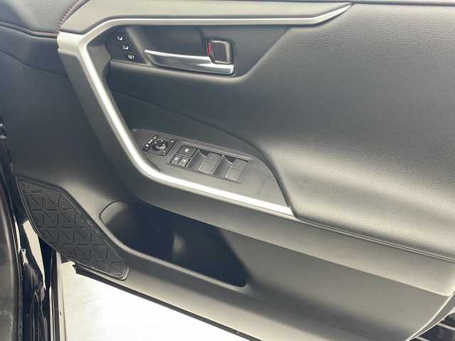 トヨタ ＲＡＶ４ ＰＨＶ G Z 沖縄県 2021(令3)年 5万km アティチュードブラックマイカ 純正9インチディスプレイオーディオ/ナビ/Bluetooth接続/フルセグTV/USB/パノラミックビューモニター/ビルトインETC/ドライブレコーダー（DC-DR652）/デジタルインナーミラー/プリクラッシュセーフティ/レーダークルーズコントロール/レーンキープアシスト/クリアランスソナー/ブラインドスポットモニター/パワーバックドア/合皮シート/前席パワーシート/前席シートヒーター/前席シートエアコン/純正18インチAW/純正フロアマット/プッシュスタート/スマートキー