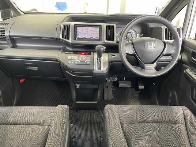 ホンダ ステップワゴン スパーダ Z 佐賀県 2011(平23)年 7.2万km プレミアムホワイトパール (株)IDOMが運営する【じしゃロン佐賀店】の自社ローン専用車両になります。/こちらは現金またはオートローンご利用時の価格です。自社ローンご希望の方は別途その旨お申付け下さい/・８人乗り　/・両側電動スライドドア　/・ＥＴＣ