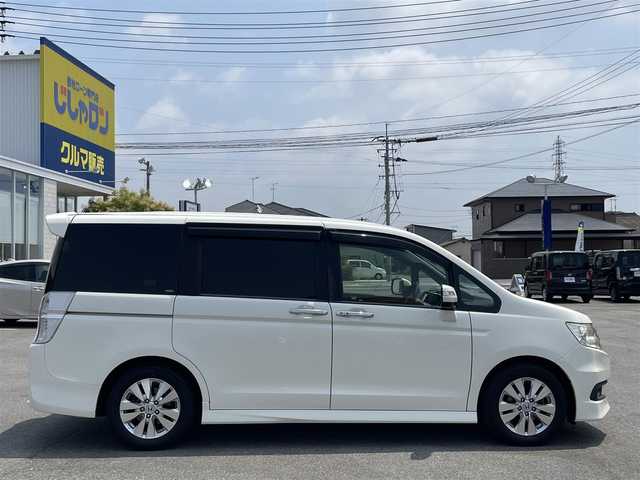 ホンダ ステップワゴン スパーダ Z 佐賀県 2011(平23)年 7.2万km プレミアムホワイトパール (株)IDOMが運営する【じしゃロン佐賀店】の自社ローン専用車両になります。/こちらは現金またはオートローンご利用時の価格です。自社ローンご希望の方は別途その旨お申付け下さい/・８人乗り　/・両側電動スライドドア　/・ＥＴＣ