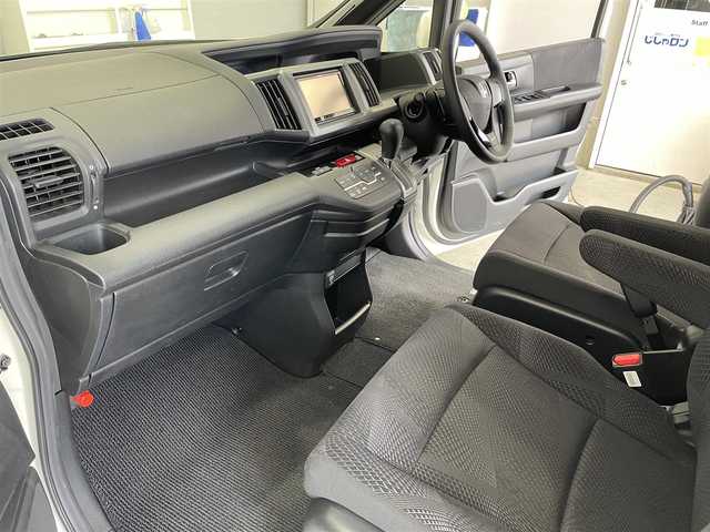ホンダ ステップワゴン スパーダ Z 佐賀県 2011(平23)年 7.2万km プレミアムホワイトパール (株)IDOMが運営する【じしゃロン佐賀店】の自社ローン専用車両になります。/こちらは現金またはオートローンご利用時の価格です。自社ローンご希望の方は別途その旨お申付け下さい/・８人乗り　/・両側電動スライドドア　/・ＥＴＣ