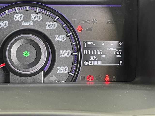 ホンダ ステップワゴン スパーダ Z 佐賀県 2011(平23)年 7.2万km プレミアムホワイトパール (株)IDOMが運営する【じしゃロン佐賀店】の自社ローン専用車両になります。/こちらは現金またはオートローンご利用時の価格です。自社ローンご希望の方は別途その旨お申付け下さい/・８人乗り　/・両側電動スライドドア　/・ＥＴＣ