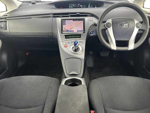 トヨタ プリウス S 千葉県 2014(平26)年 6.4万km シルバーM 純正ナビ/フルセグTV　Bluetooth　AM/FM/バックカメラ/ETC/オートライト/純正アルミホイール/純正フロアマット/電動格納ミラー/パワーステアリング/パワーウインドウ/オートエアコン/スマートキー/プッシュスタート