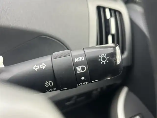 トヨタ プリウス S 千葉県 2014(平26)年 6.4万km シルバーM 純正ナビ/フルセグTV　Bluetooth　AM/FM/バックカメラ/ETC/オートライト/純正アルミホイール/純正フロアマット/電動格納ミラー/パワーステアリング/パワーウインドウ/オートエアコン/スマートキー/プッシュスタート