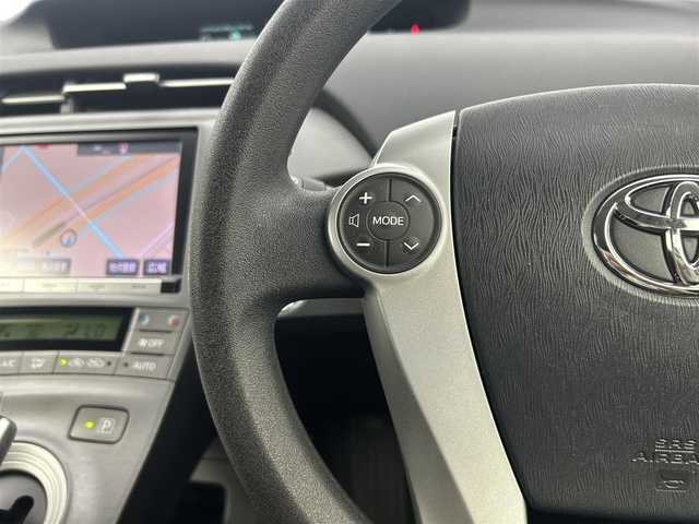トヨタ プリウス S 千葉県 2014(平26)年 6.4万km シルバーM 純正ナビ/フルセグTV　Bluetooth　AM/FM/バックカメラ/ETC/オートライト/純正アルミホイール/純正フロアマット/電動格納ミラー/パワーステアリング/パワーウインドウ/オートエアコン/スマートキー/プッシュスタート