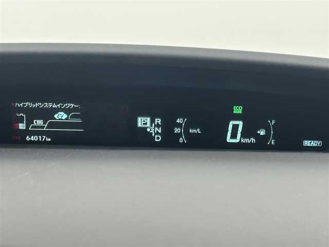 トヨタ プリウス S 千葉県 2014(平26)年 6.4万km シルバーM 純正ナビ/フルセグTV　Bluetooth　AM/FM/バックカメラ/ETC/オートライト/純正アルミホイール/純正フロアマット/電動格納ミラー/パワーステアリング/パワーウインドウ/オートエアコン/スマートキー/プッシュスタート