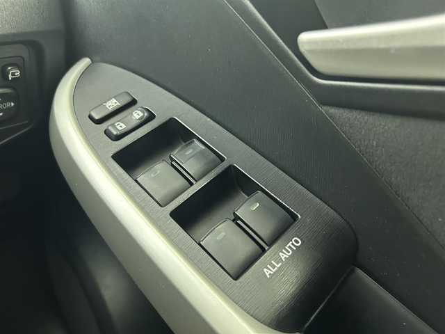 トヨタ プリウス S 千葉県 2014(平26)年 6.4万km シルバーM 純正ナビ/フルセグTV　Bluetooth　AM/FM/バックカメラ/ETC/オートライト/純正アルミホイール/純正フロアマット/電動格納ミラー/パワーステアリング/パワーウインドウ/オートエアコン/スマートキー/プッシュスタート