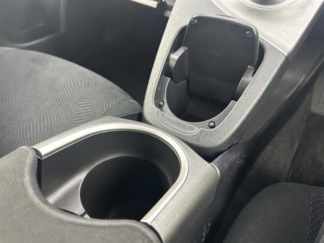 トヨタ プリウス S 千葉県 2014(平26)年 6.4万km シルバーM 純正ナビ/フルセグTV　Bluetooth　AM/FM/バックカメラ/ETC/オートライト/純正アルミホイール/純正フロアマット/電動格納ミラー/パワーステアリング/パワーウインドウ/オートエアコン/スマートキー/プッシュスタート
