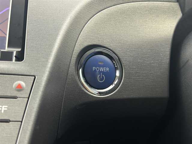 トヨタ プリウス S 千葉県 2014(平26)年 6.4万km シルバーM 純正ナビ/フルセグTV　Bluetooth　AM/FM/バックカメラ/ETC/オートライト/純正アルミホイール/純正フロアマット/電動格納ミラー/パワーステアリング/パワーウインドウ/オートエアコン/スマートキー/プッシュスタート
