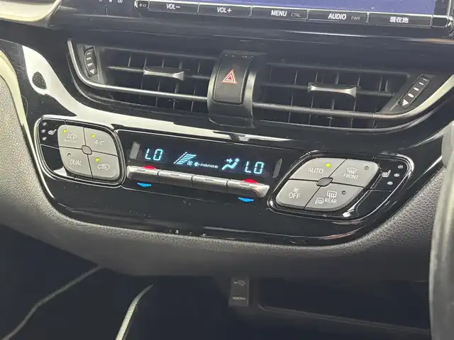 トヨタ Ｃ－ＨＲ G LEDエディション 福井県 2017(平29)年 4.8万km メタルストリームM 純正ナビゲーション/型式：NSZT-Y66T/【AM/FM/CD/Bluetooth/フルセグTV】/バックカメラ/ETC/衝突軽減ブレーキ/クルーズコントロール（追従有）/車線逸脱警報機能/ハーフレザーシート/シートヒーター（運転席/助手席）/オートライト/LEDヘッドライド/フォグランプ/プッシュスタート/スマートキー/スペアキー/純正フロアマット/ドアバイザー