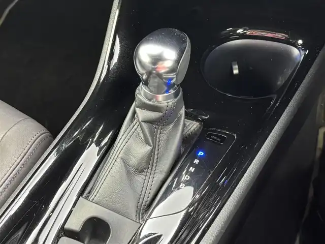 トヨタ Ｃ－ＨＲ G LEDエディション 福井県 2017(平29)年 4.8万km メタルストリームM 純正ナビゲーション/型式：NSZT-Y66T/【AM/FM/CD/Bluetooth/フルセグTV】/バックカメラ/ETC/衝突軽減ブレーキ/クルーズコントロール（追従有）/車線逸脱警報機能/ハーフレザーシート/シートヒーター（運転席/助手席）/オートライト/LEDヘッドライド/フォグランプ/プッシュスタート/スマートキー/スペアキー/純正フロアマット/ドアバイザー