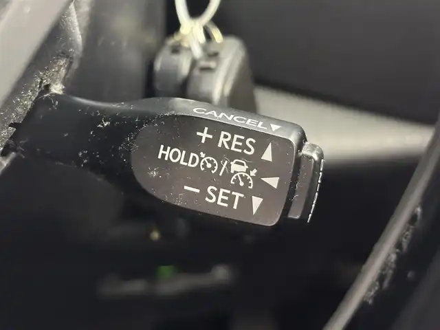 トヨタ Ｃ－ＨＲ G LEDエディション 福井県 2017(平29)年 4.8万km メタルストリームM 純正ナビゲーション/型式：NSZT-Y66T/【AM/FM/CD/Bluetooth/フルセグTV】/バックカメラ/ETC/衝突軽減ブレーキ/クルーズコントロール（追従有）/車線逸脱警報機能/ハーフレザーシート/シートヒーター（運転席/助手席）/オートライト/LEDヘッドライド/フォグランプ/プッシュスタート/スマートキー/スペアキー/純正フロアマット/ドアバイザー