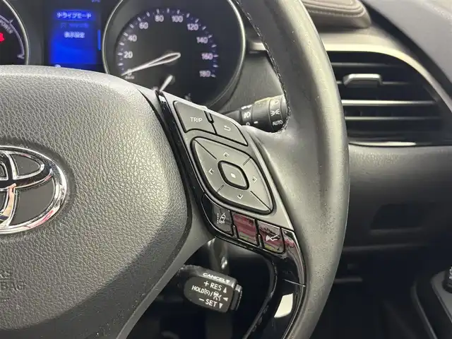 トヨタ Ｃ－ＨＲ G LEDエディション 福井県 2017(平29)年 4.8万km メタルストリームM 純正ナビゲーション/型式：NSZT-Y66T/【AM/FM/CD/Bluetooth/フルセグTV】/バックカメラ/ETC/衝突軽減ブレーキ/クルーズコントロール（追従有）/車線逸脱警報機能/ハーフレザーシート/シートヒーター（運転席/助手席）/オートライト/LEDヘッドライド/フォグランプ/プッシュスタート/スマートキー/スペアキー/純正フロアマット/ドアバイザー