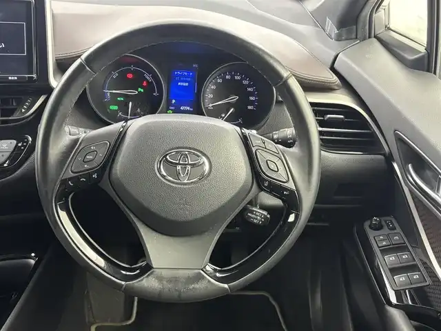 トヨタ Ｃ－ＨＲ G LEDエディション 福井県 2017(平29)年 4.8万km メタルストリームM 純正ナビゲーション/型式：NSZT-Y66T/【AM/FM/CD/Bluetooth/フルセグTV】/バックカメラ/ETC/衝突軽減ブレーキ/クルーズコントロール（追従有）/車線逸脱警報機能/ハーフレザーシート/シートヒーター（運転席/助手席）/オートライト/LEDヘッドライド/フォグランプ/プッシュスタート/スマートキー/スペアキー/純正フロアマット/ドアバイザー