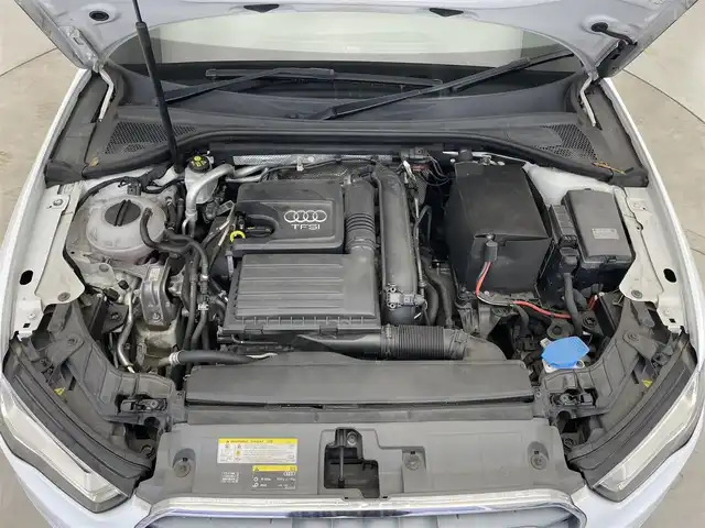 アウディ Ａ３ スポーツバック 1．4 TFSI 滋賀県 2016(平28)年 11.2万km 白 純正ナビ/【Bluetooth.CD.DVD.フルセグTV】/バックカメラ/衝突軽減ブレーキ/レーダークルーズコントロール/クリアランスソナー/電子パーキング/オートライト/HIDヘッドライト/ステアリングスイッチ/ETC/スマートキー/スペアキー