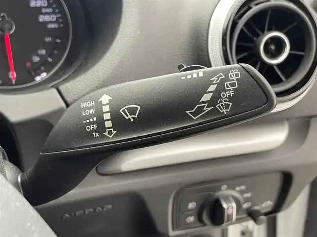 アウディ Ａ３ スポーツバック 1．4 TFSI 滋賀県 2016(平28)年 11.2万km 白 純正ナビ/【Bluetooth.CD.DVD.フルセグTV】/バックカメラ/衝突軽減ブレーキ/レーダークルーズコントロール/クリアランスソナー/電子パーキング/オートライト/HIDヘッドライト/ステアリングスイッチ/ETC/スマートキー/スペアキー