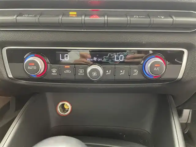 アウディ Ａ３ スポーツバック 1．4 TFSI 滋賀県 2016(平28)年 11.2万km 白 純正ナビ/【Bluetooth.CD.DVD.フルセグTV】/バックカメラ/衝突軽減ブレーキ/レーダークルーズコントロール/クリアランスソナー/電子パーキング/オートライト/HIDヘッドライト/ステアリングスイッチ/ETC/スマートキー/スペアキー