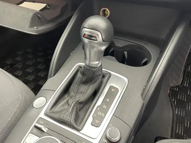 アウディ Ａ３ スポーツバック 1．4 TFSI 滋賀県 2016(平28)年 11.2万km 白 純正ナビ/【Bluetooth.CD.DVD.フルセグTV】/バックカメラ/衝突軽減ブレーキ/レーダークルーズコントロール/クリアランスソナー/電子パーキング/オートライト/HIDヘッドライト/ステアリングスイッチ/ETC/スマートキー/スペアキー