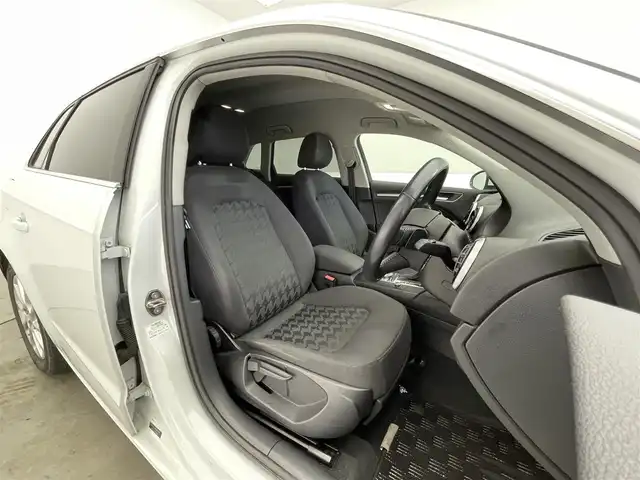 アウディ Ａ３ スポーツバック 1．4 TFSI 滋賀県 2016(平28)年 11.2万km 白 純正ナビ/【Bluetooth.CD.DVD.フルセグTV】/バックカメラ/衝突軽減ブレーキ/レーダークルーズコントロール/クリアランスソナー/電子パーキング/オートライト/HIDヘッドライト/ステアリングスイッチ/ETC/スマートキー/スペアキー