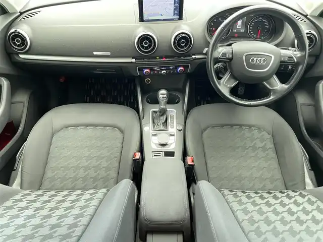 アウディ Ａ３ スポーツバック 1．4 TFSI 滋賀県 2016(平28)年 11.2万km 白 純正ナビ/【Bluetooth.CD.DVD.フルセグTV】/バックカメラ/衝突軽減ブレーキ/レーダークルーズコントロール/クリアランスソナー/電子パーキング/オートライト/HIDヘッドライト/ステアリングスイッチ/ETC/スマートキー/スペアキー