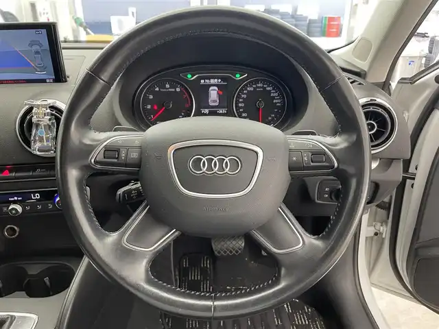 アウディ Ａ３ スポーツバック 1．4 TFSI 滋賀県 2016(平28)年 11.2万km 白 純正ナビ/【Bluetooth.CD.DVD.フルセグTV】/バックカメラ/衝突軽減ブレーキ/レーダークルーズコントロール/クリアランスソナー/電子パーキング/オートライト/HIDヘッドライト/ステアリングスイッチ/ETC/スマートキー/スペアキー