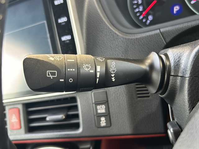 トヨタ ヴォクシー ZS 静岡県 2017(平29)年 6.3万km イナズマスパーキングブラックガラスフレーク 純正ナビ/・AM/・FM/・CD/DVD/・フルセグTV/・SD録音/・Bluetooth/主要装備/・バックカメラ/・ＥＴＣ/・フリップダウンモニター/・片側パワスラ/・オートハイビーム/・アイドリングストップ/・プリクラッシュセーフティ/・ＭＴモード付ＡＴ/・車線逸脱警報/・リアクーラー/・ＬＥＤヘッドライト/・クルーズコントロール/・レーンディパーチャーアラート