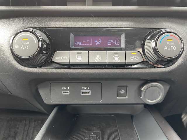 日産 ノート X 静岡県 2021(令3)年 4.9万km ガーネットレッド ●純正9インチナビ/（フルセグ/Bluetooth）/●全方位カメラ/●エマージェンシーブレーキ/●車線逸脱防止支援/●ブラインドスポットモニター/●オートブレーキホールド/●前後コーナーセンサー/●電動パーキングブレーキ/●LEDヘッドライト/●オートライト/●ステアリングスイッチ/●電動格納ウインカーミラー/●デジタルインナーミラー/●ETC/●純正フロアマット/●ドアバイザー/●プッシュスタート/●スマートキー/●横滑り防止装置/●W+サイドSRS+ABS/●取扱説明書